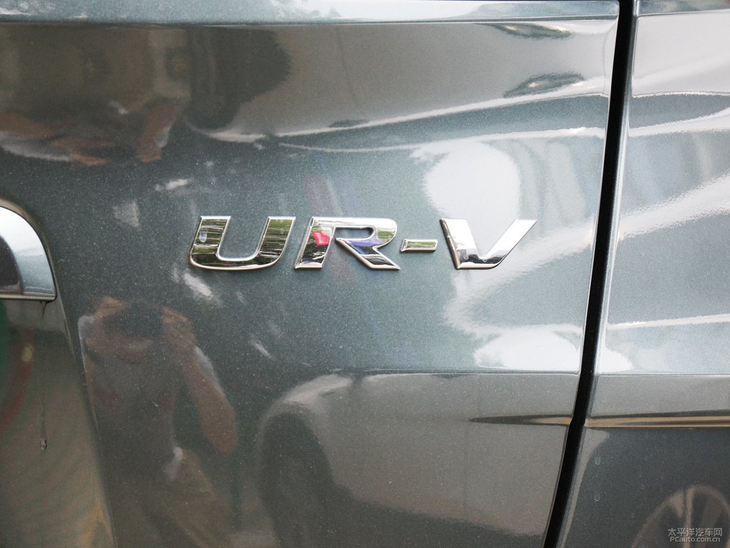銀黛灰本田UR-V車尾外觀圖片