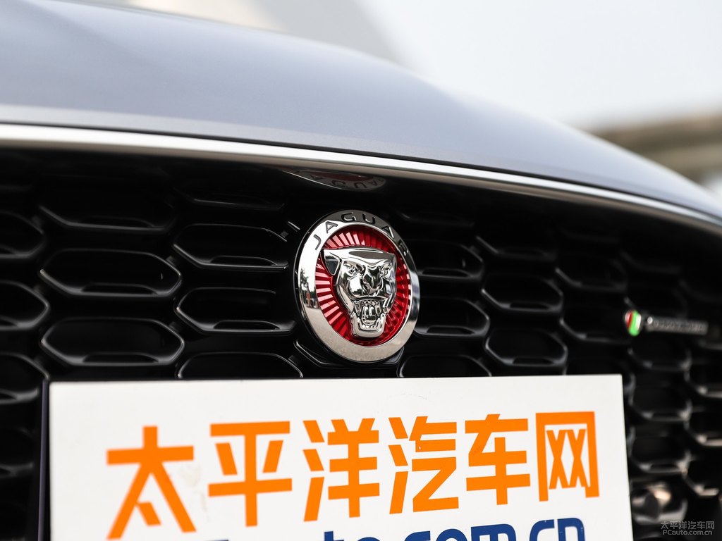 科里斯灰捷豹F-TYPE車頭外觀圖片