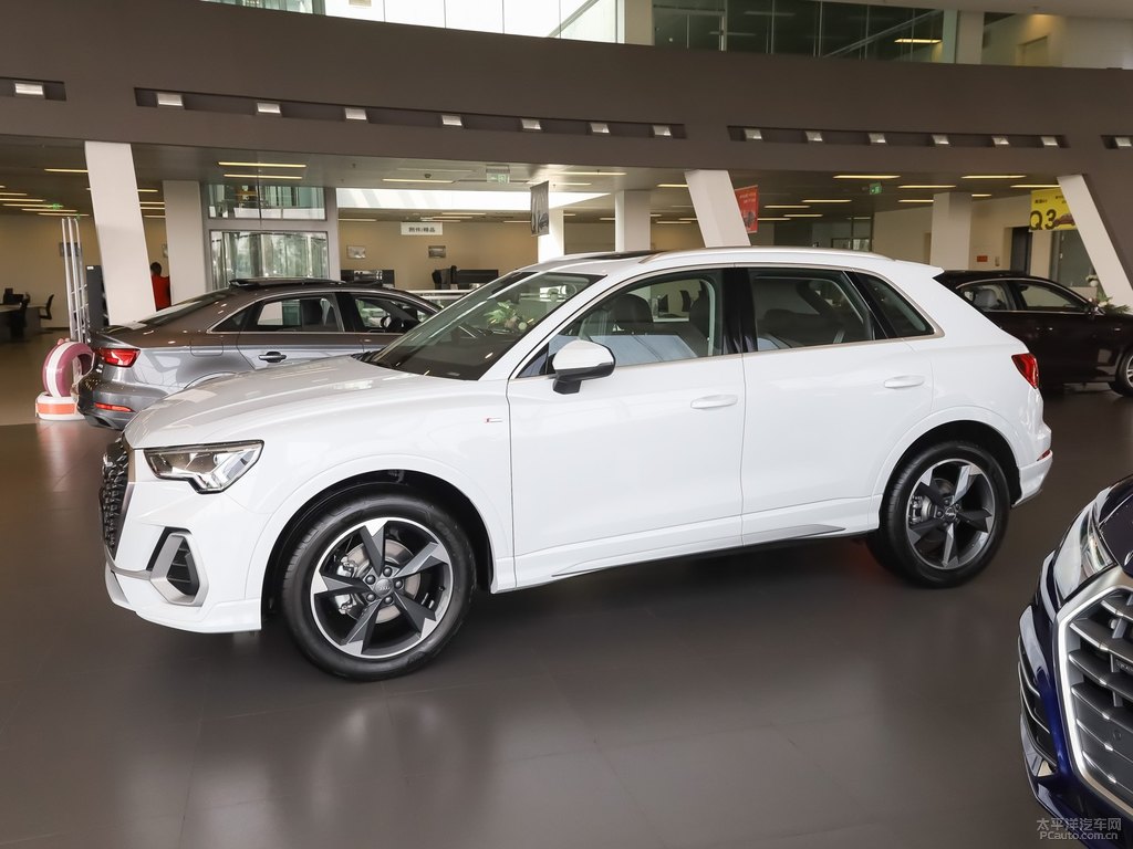 冰川白奧迪Q3整車外觀外觀圖片