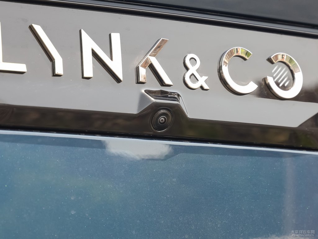 黑+藍(lán)領(lǐng)克05車尾外觀圖片