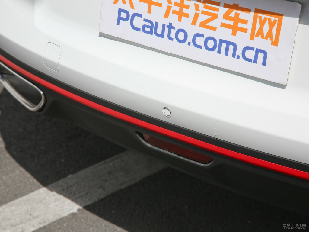 冰晶白帝豪GS車尾外觀圖片