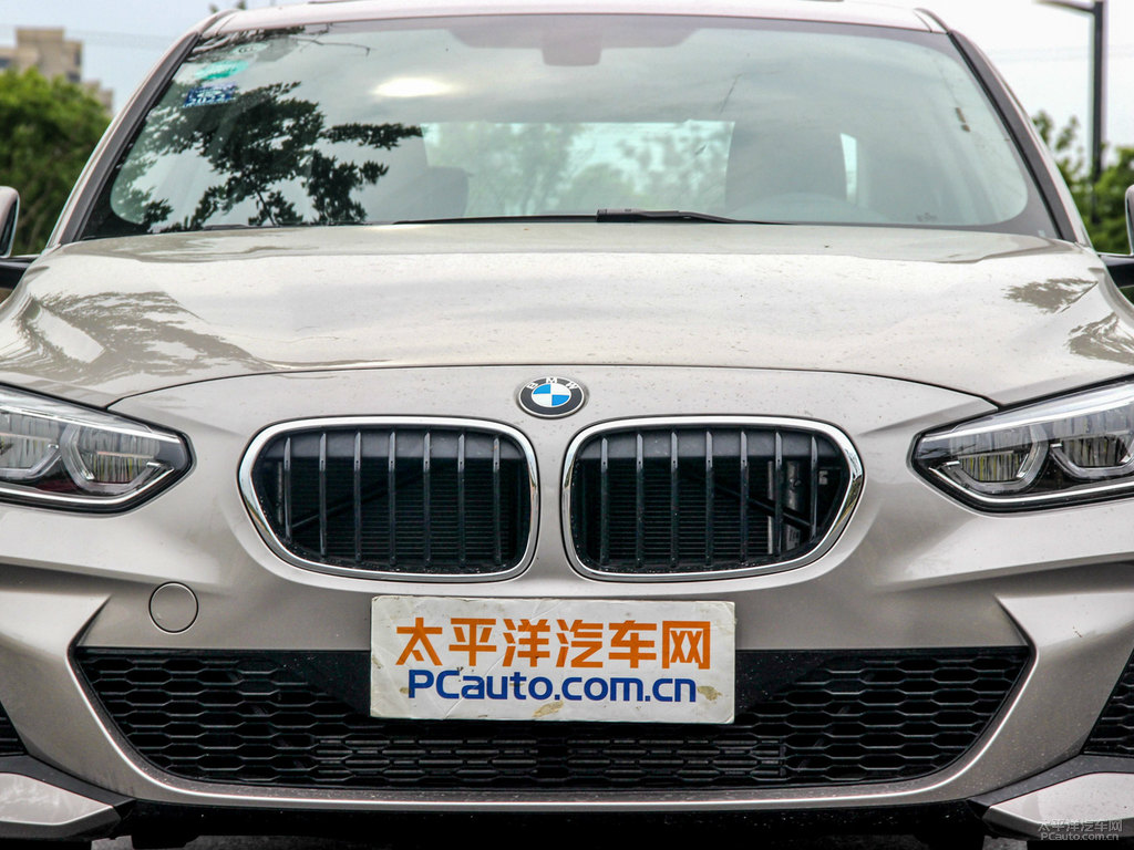 開(kāi)米士銀寶馬1系車(chē)頭外觀圖片