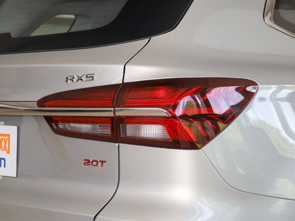 騎士銀榮威RX5車尾外觀圖片