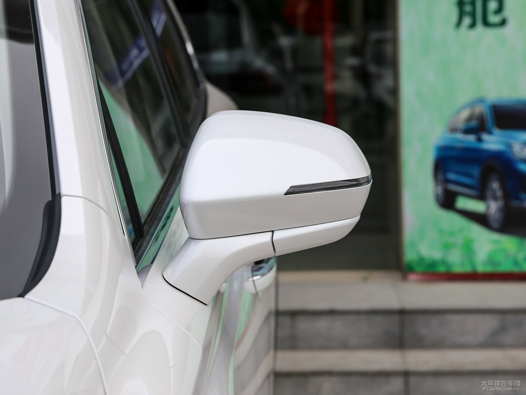 珠光白榮威RX5 MAX車身外觀圖片