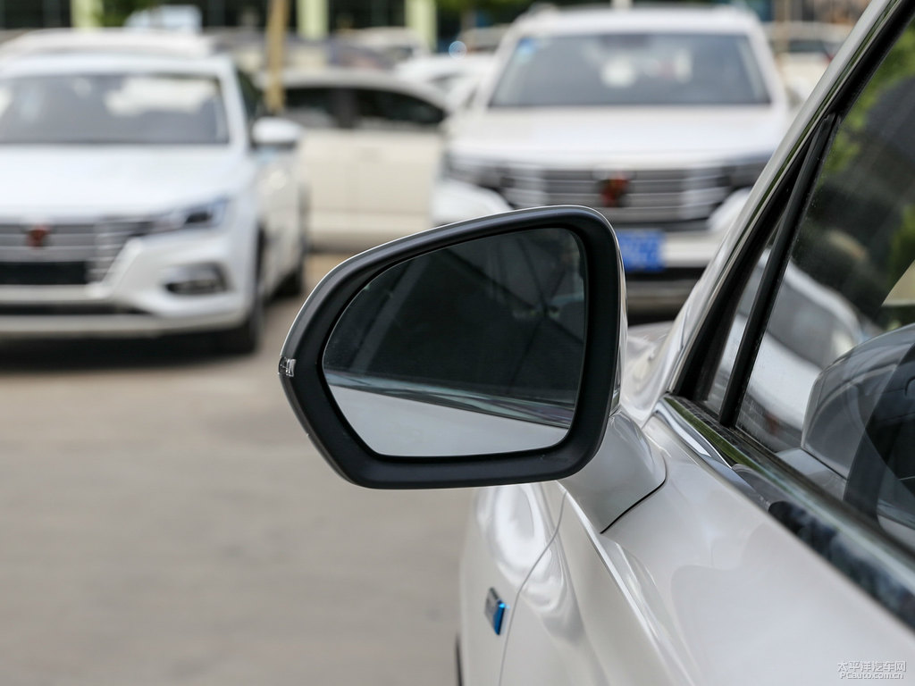 珠光白榮威RX5 MAX車身外觀圖片