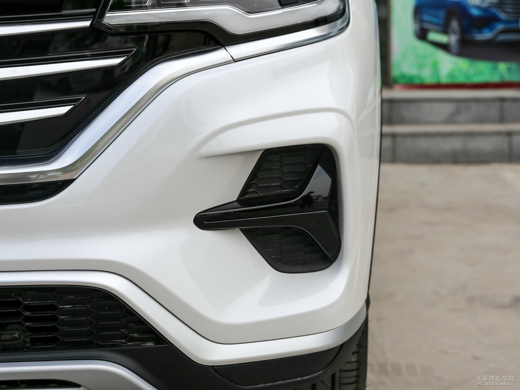 珠光白榮威RX5 MAX車頭外觀圖片