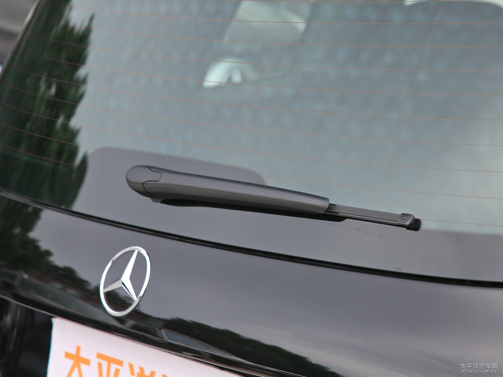 宇宙黑奔馳GLB車尾外觀圖片