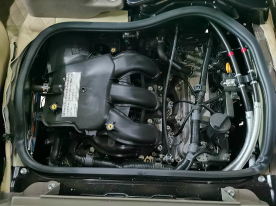 丰田考斯特改装商务车生产于四川一汽,发动机型号为40lv6发动机