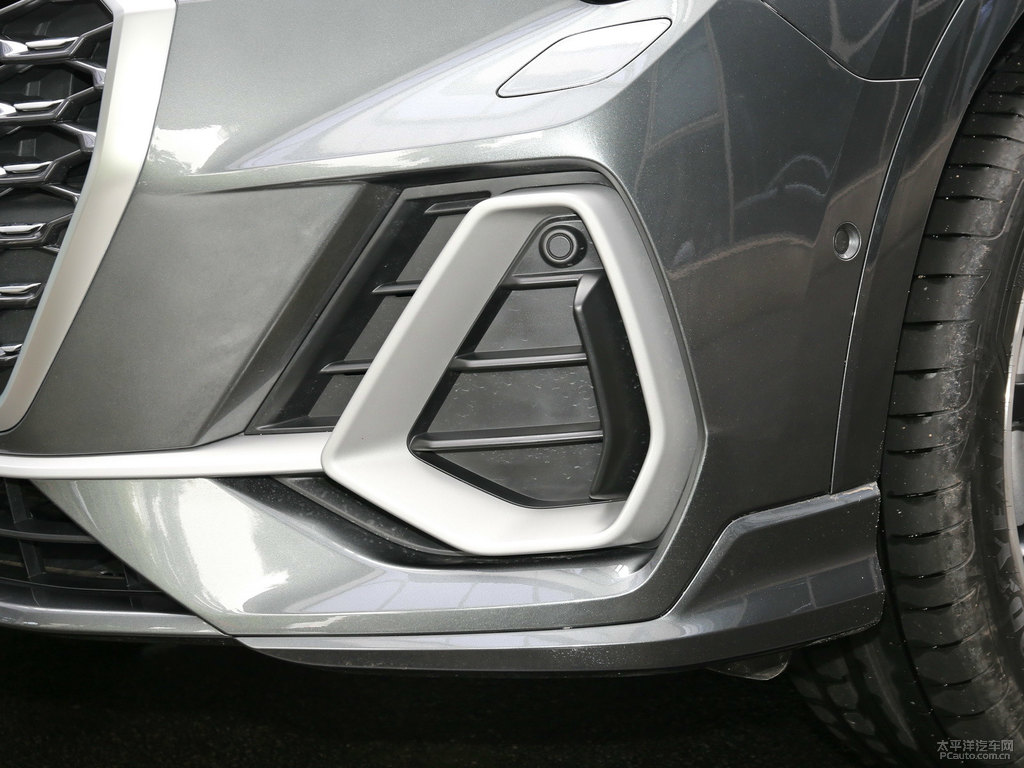 天云灰?jiàn)W迪Q3 Sportback車頭外觀圖片