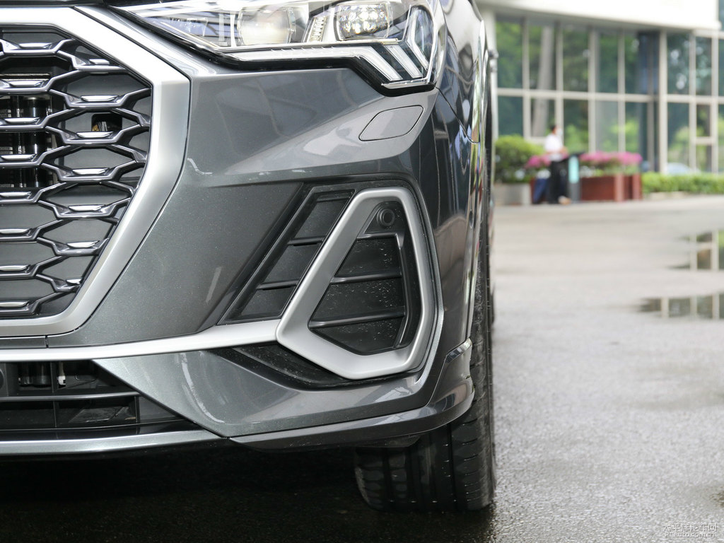 天云灰奧迪Q3 Sportback車頭外觀圖片