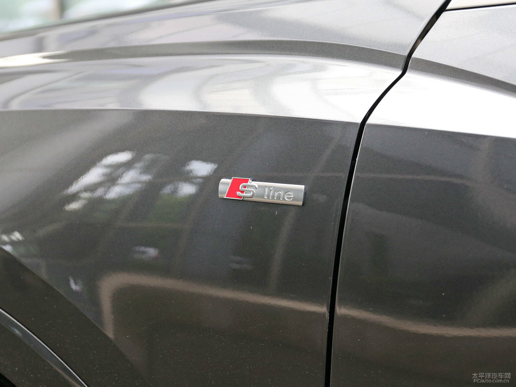 天云灰奧迪Q3 Sportback車身外觀圖片
