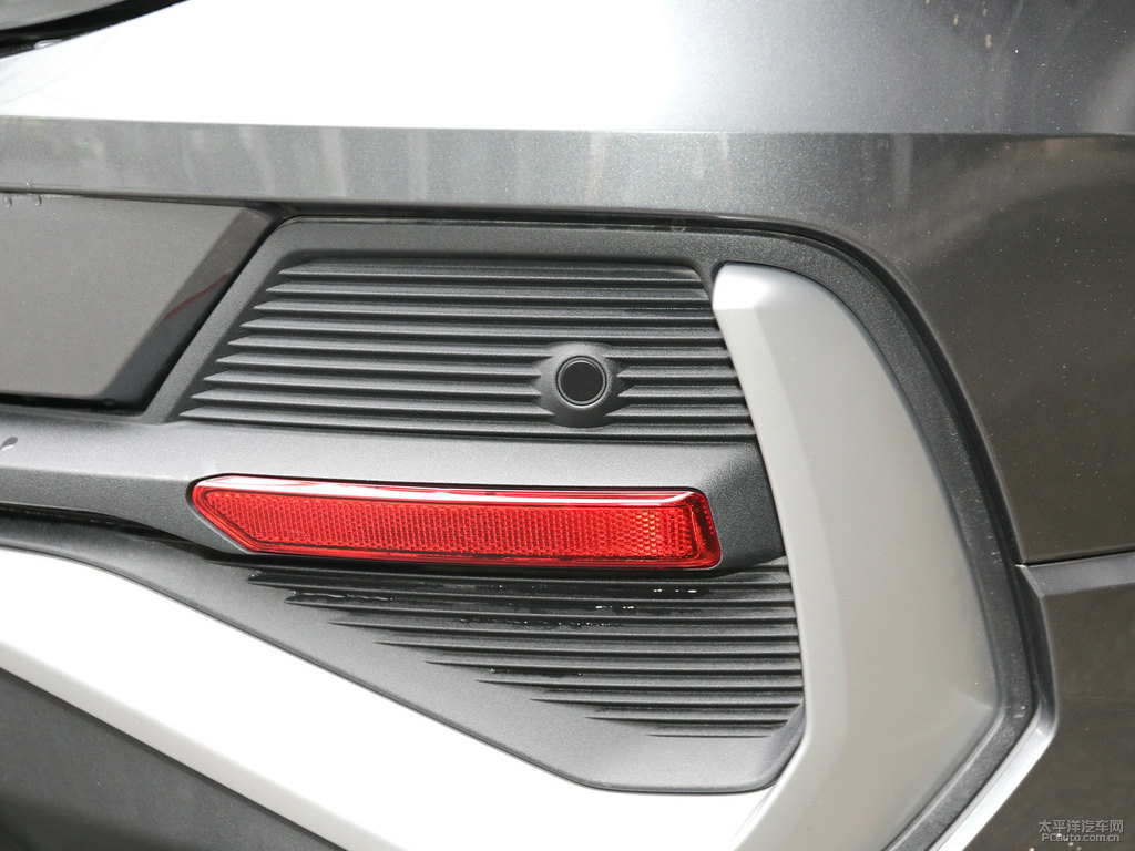 天云灰奧迪Q3 Sportback車尾外觀圖片