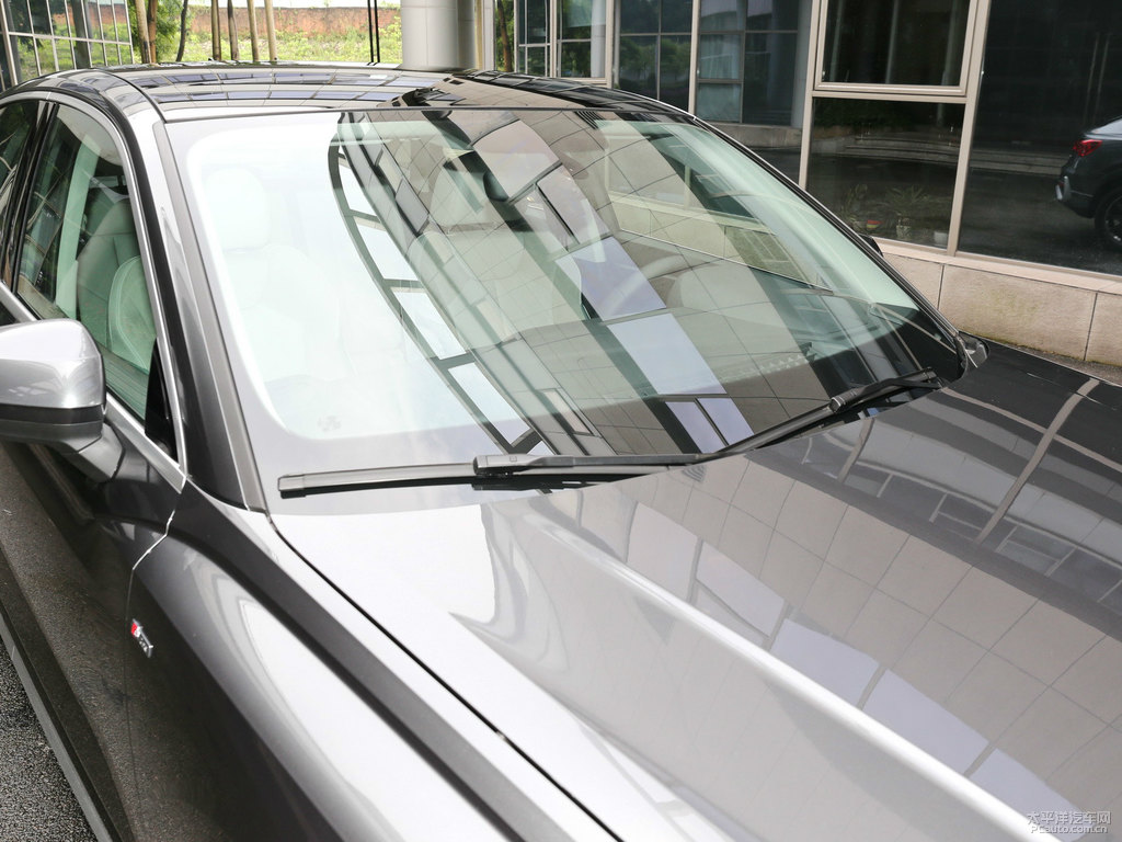 天云灰?jiàn)W迪Q3 Sportback車(chē)身外觀圖片