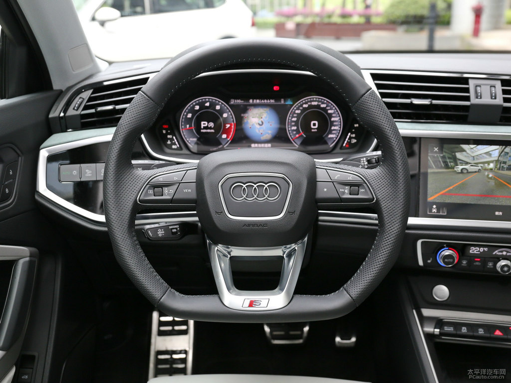 天云灰奧迪Q3 Sportback中控內飾圖片