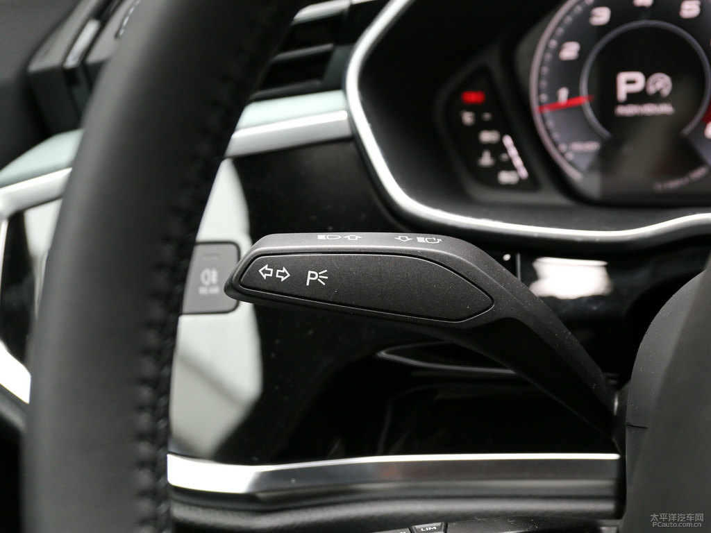 天云灰奧迪Q3 Sportback中控內(nèi)飾圖片