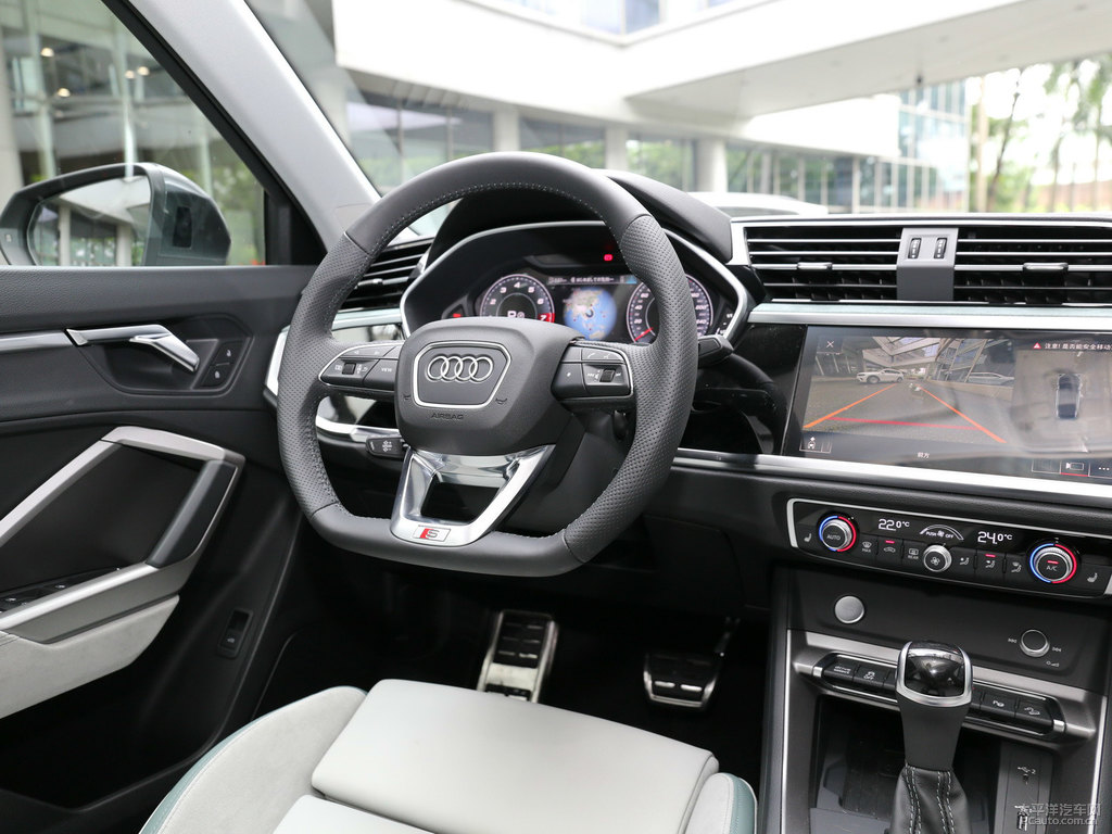 天云灰奧迪Q3 Sportback中控內(nèi)飾圖片