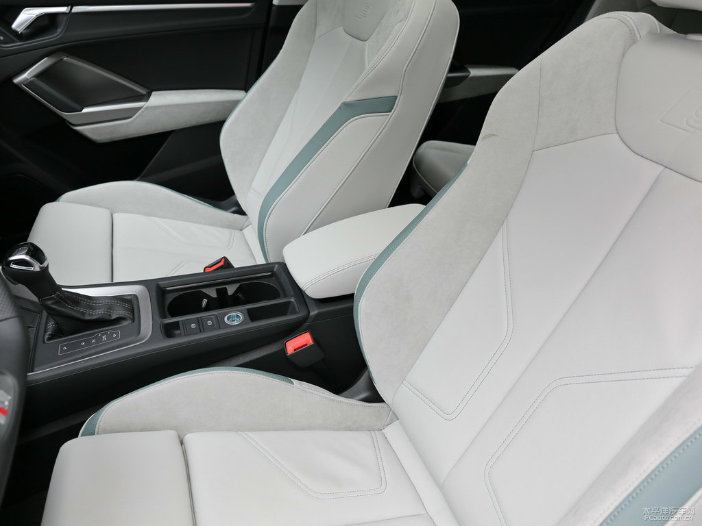 天云灰奧迪Q3 Sportback座椅內飾圖片