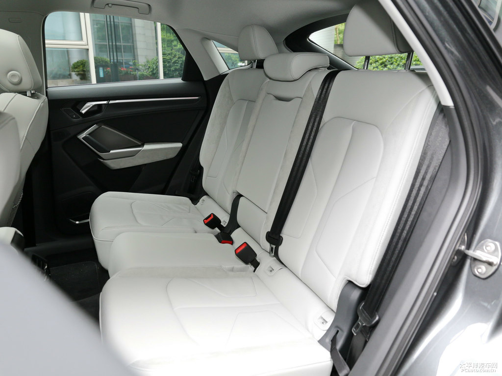 天云灰奧迪Q3 Sportback座椅內(nèi)飾圖片