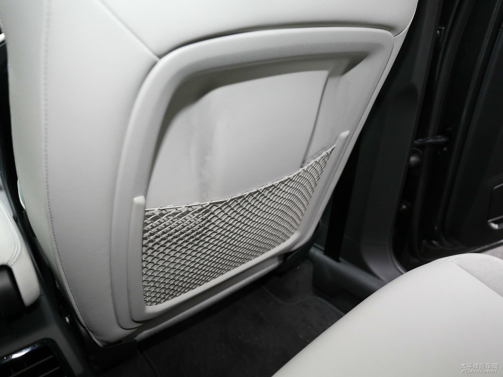 天云灰奧迪Q3 Sportback儲物空間空間圖片