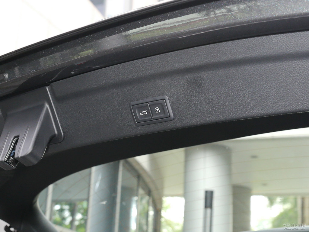 天云灰奧迪Q3 Sportback后備廂空間圖片