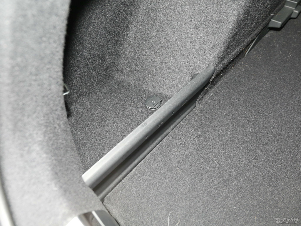 天云灰奧迪Q3 Sportback后備廂空間圖片