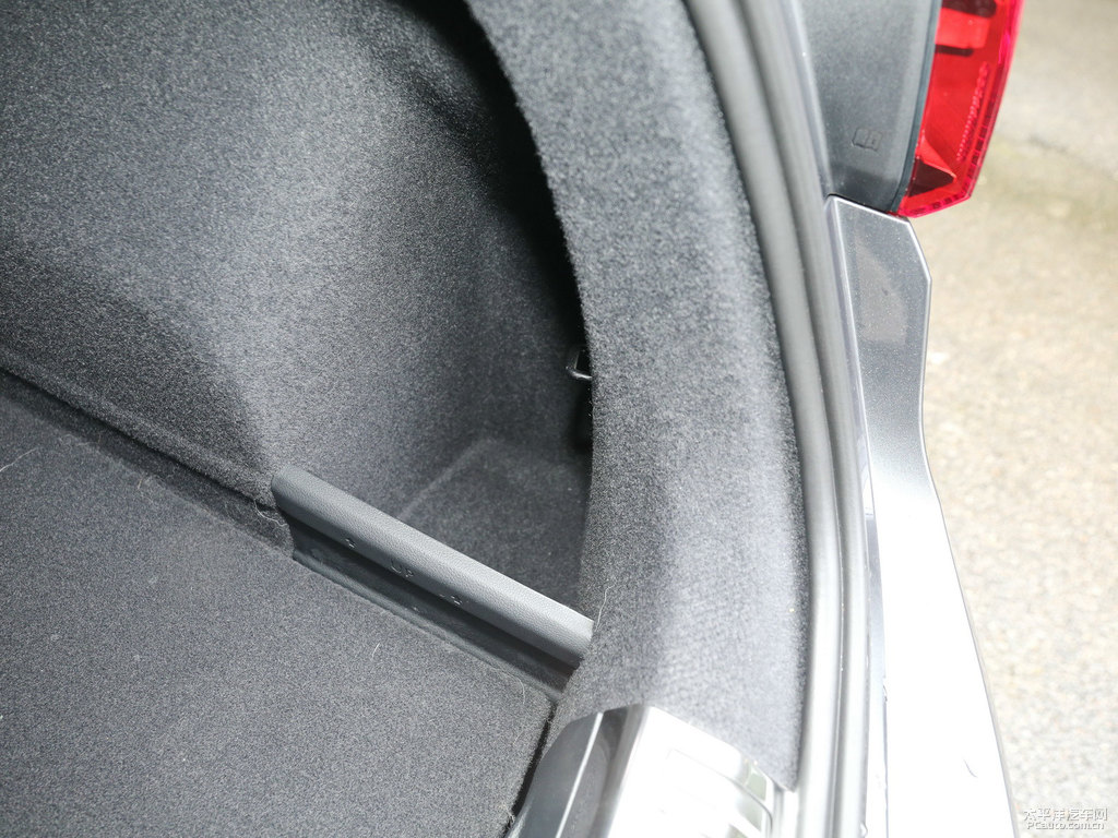 天云灰奧迪Q3 Sportback后備廂空間圖片