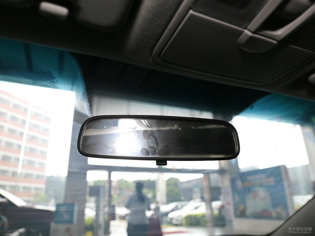 水晶白名圖車廂內(nèi)飾圖片