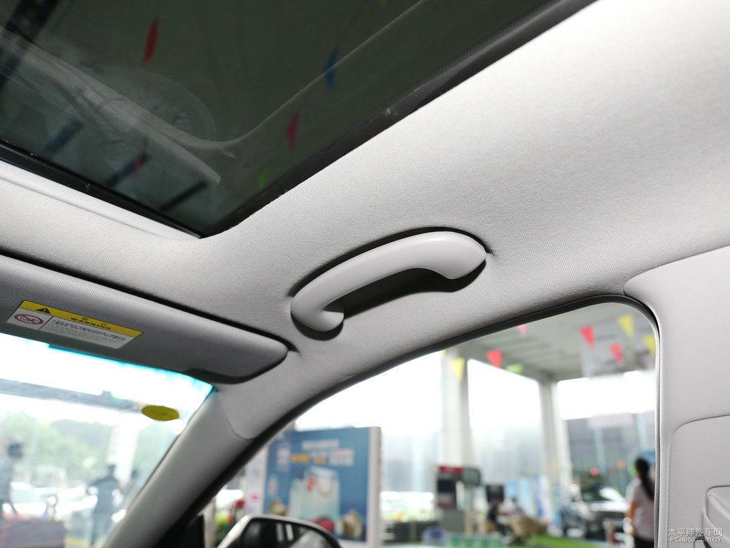 水晶白名圖車廂內(nèi)飾圖片