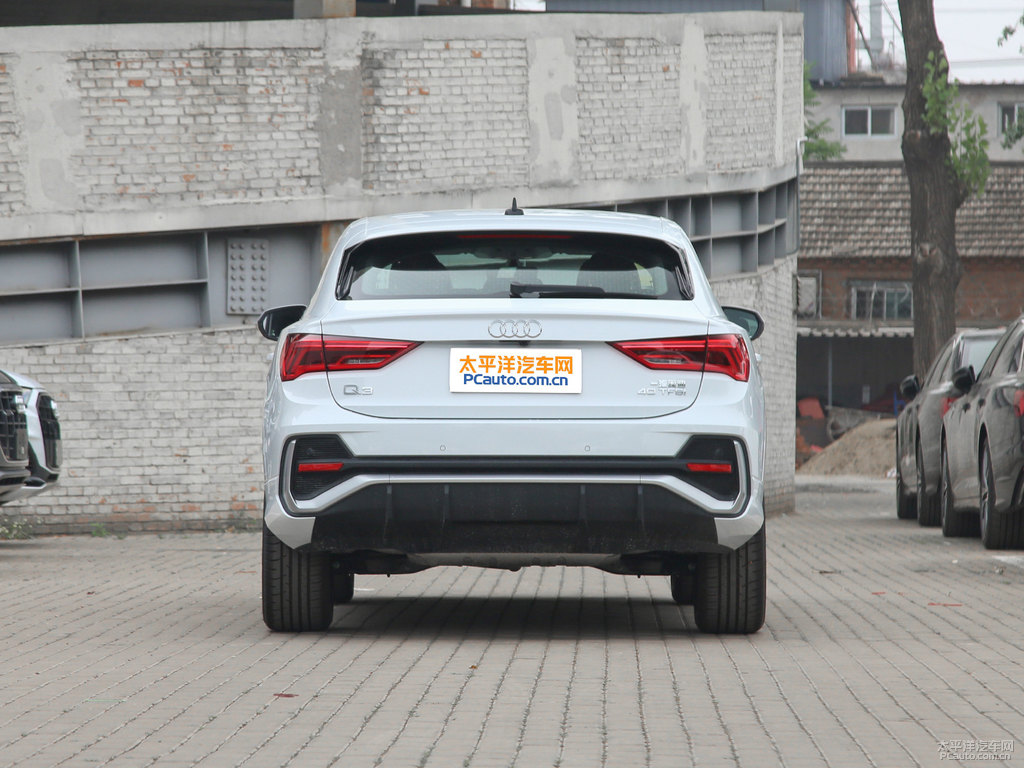 冰川白奧迪Q3 Sportback整車外觀外觀圖片