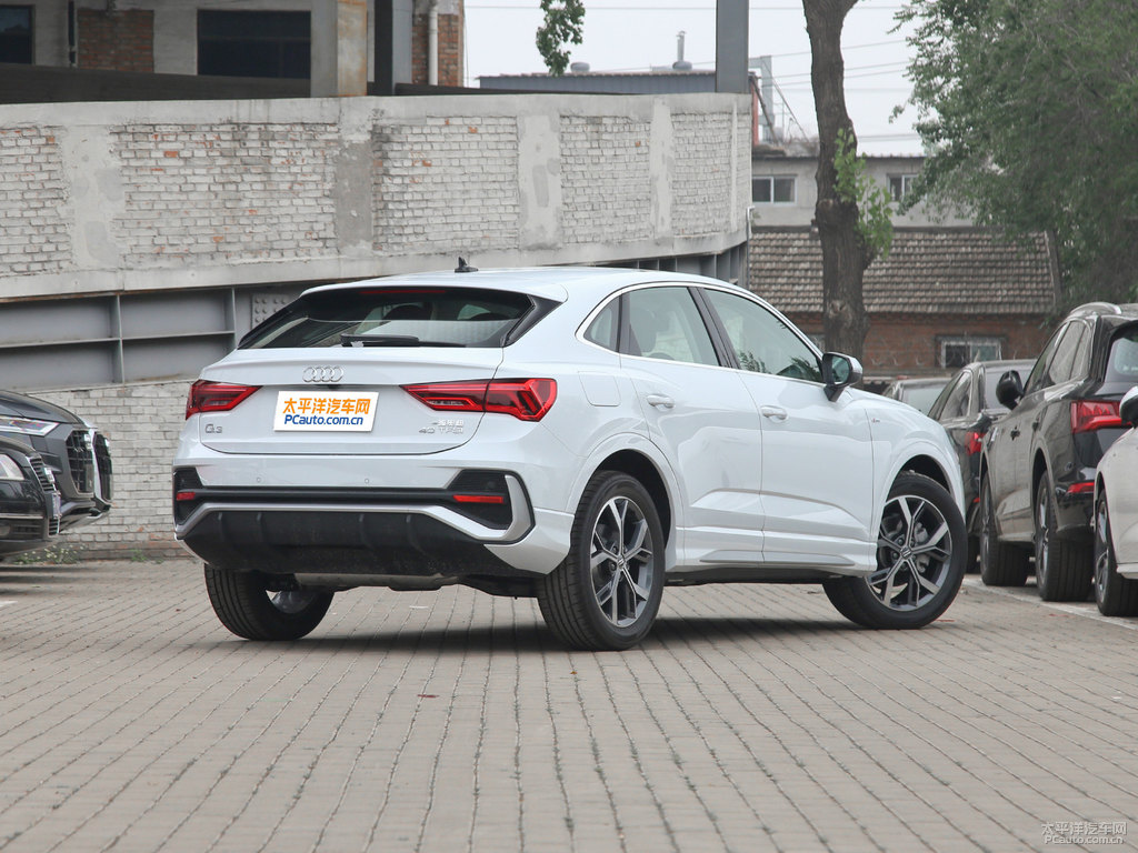 冰川白奧迪Q3 Sportback整車外觀外觀圖片