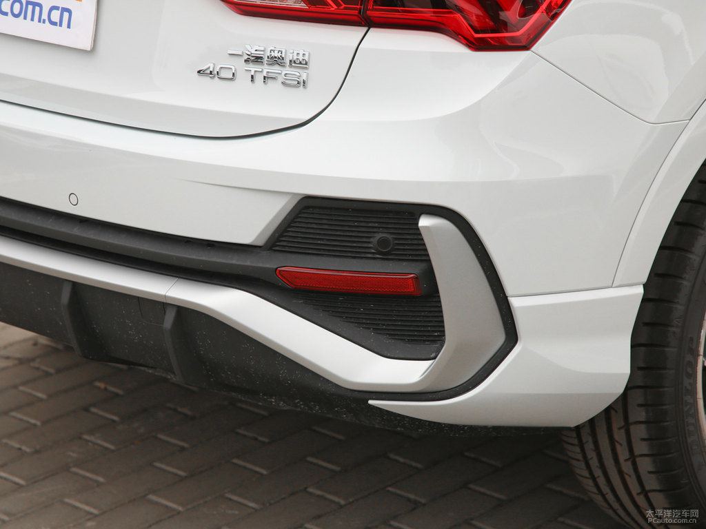 冰川白奧迪Q3 Sportback車尾外觀圖片
