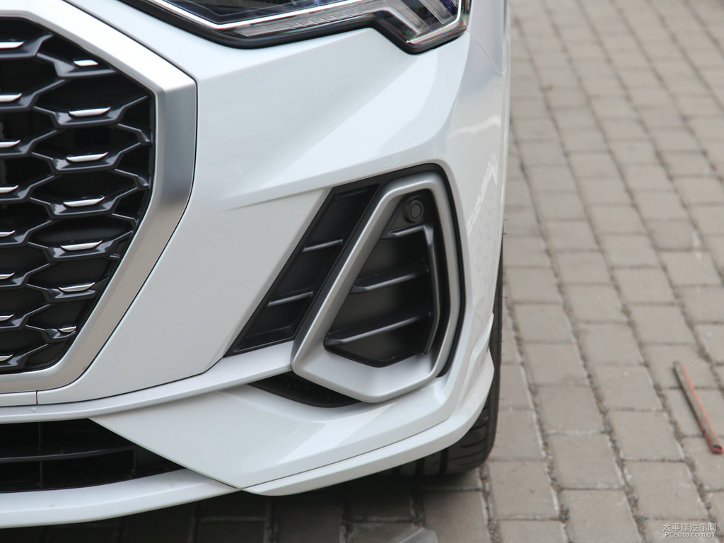 冰川白奧迪Q3 Sportback車頭外觀圖片