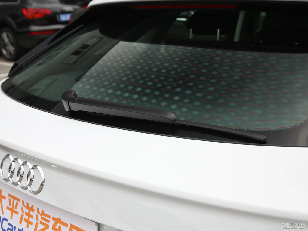 冰川白奧迪Q3 Sportback車尾外觀圖片