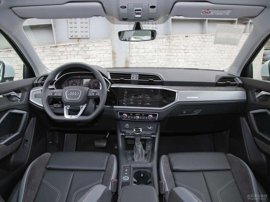 冰川白奧迪Q3 Sportback中控內(nèi)飾圖片