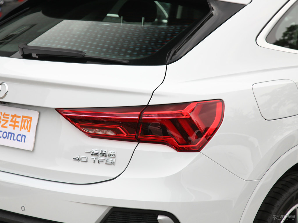 冰川白奧迪Q3 Sportback車尾外觀圖片