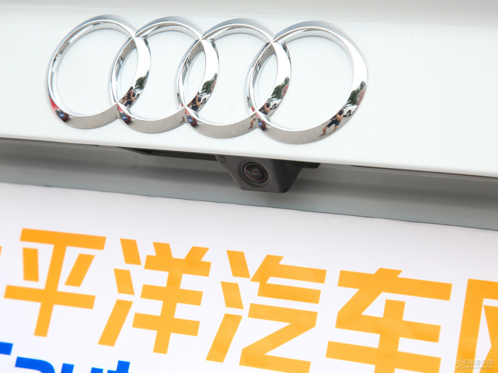 冰川白奧迪Q3 Sportback車(chē)尾外觀圖片