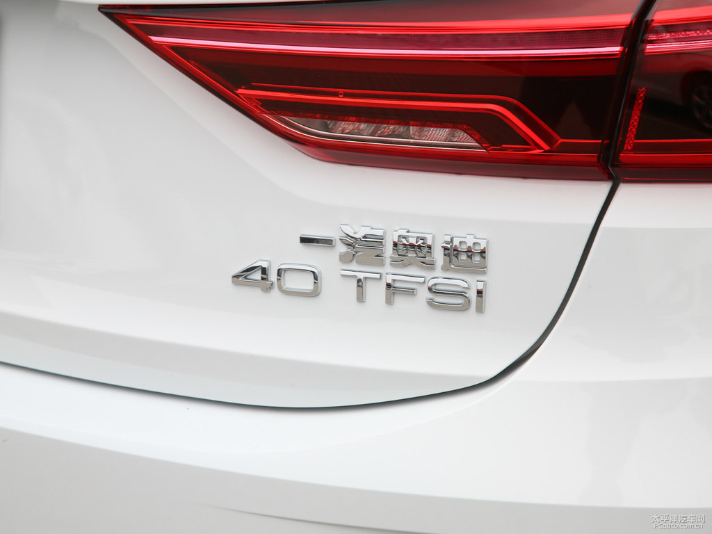 冰川白奧迪Q3 Sportback車尾外觀圖片