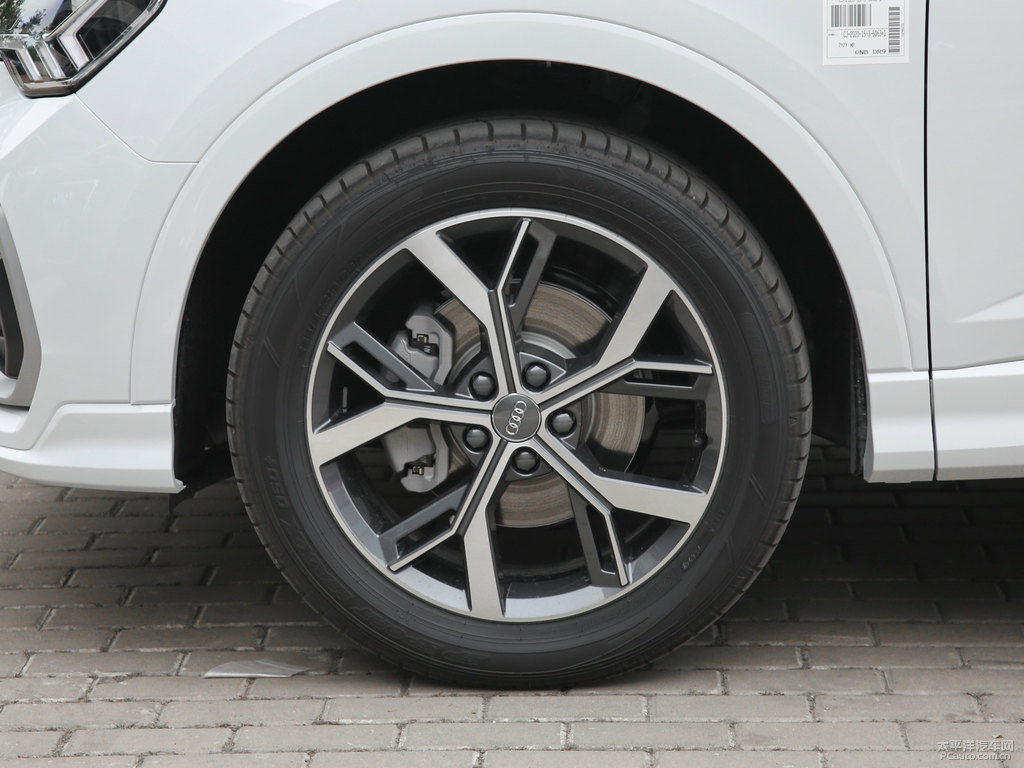 冰川白奧迪Q3 Sportback車身外觀圖片