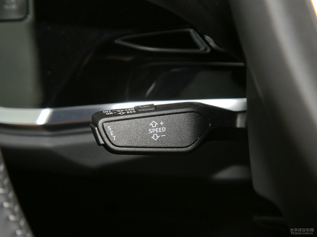 冰川白奧迪Q3 Sportback中控內(nèi)飾圖片