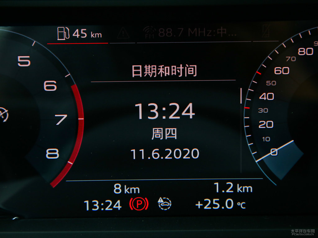 冰川白奧迪Q3 Sportback中控內(nèi)飾圖片