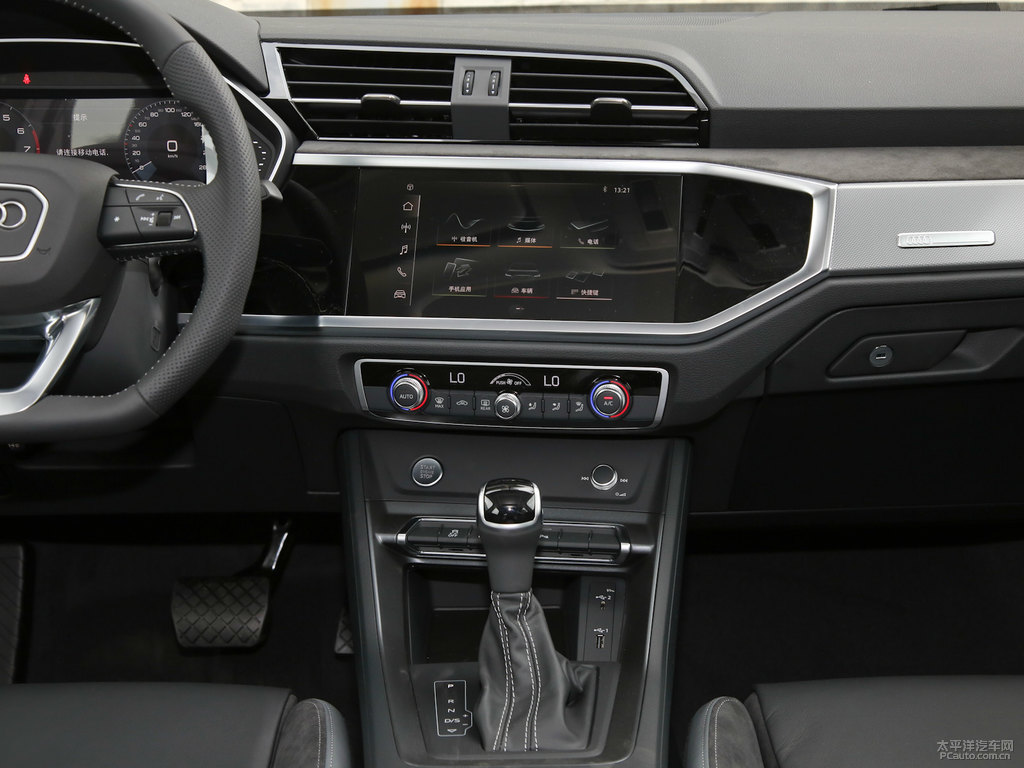 冰川白奧迪Q3 Sportback中控內(nèi)飾圖片