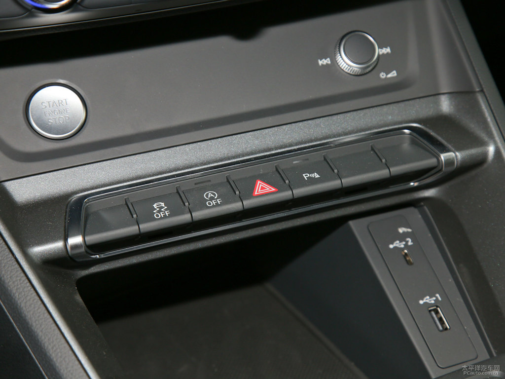 冰川白奧迪Q3 Sportback中控內(nèi)飾圖片
