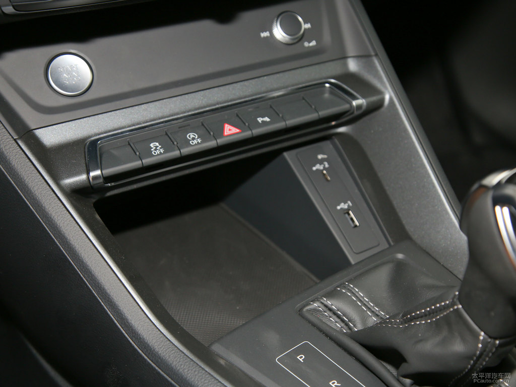 冰川白奧迪Q3 Sportback儲物空間空間圖片