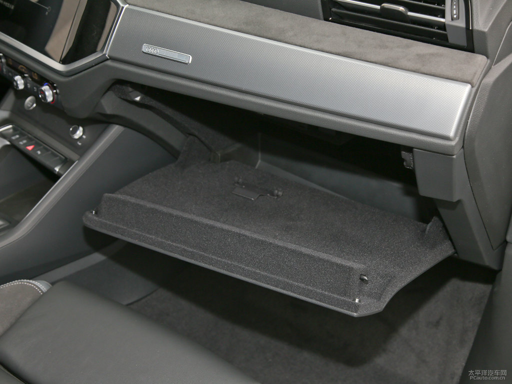 冰川白奧迪Q3 Sportback儲物空間空間圖片
