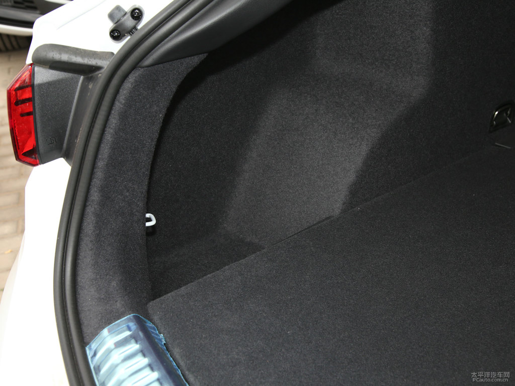 冰川白奧迪Q3 Sportback后備廂空間圖片