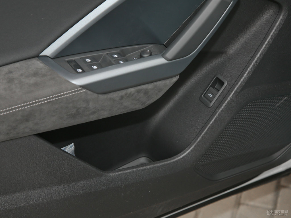 冰川白奧迪Q3 Sportback儲物空間空間圖片