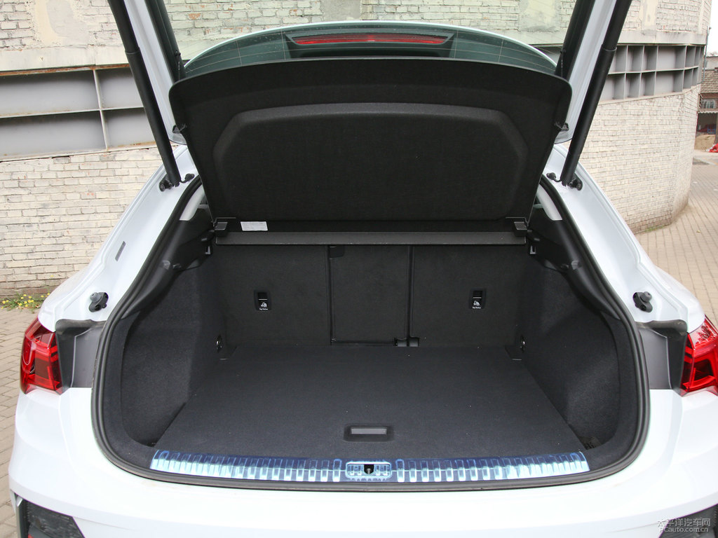 冰川白奧迪Q3 Sportback后備廂空間圖片
