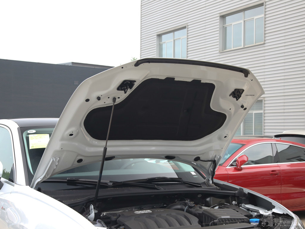 冰川白奧迪Q3 Sportback發(fā)動機(jī)其它細(xì)節(jié)圖片