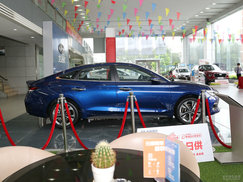 寶石藍LA FESTA菲斯塔整車外觀外觀圖片