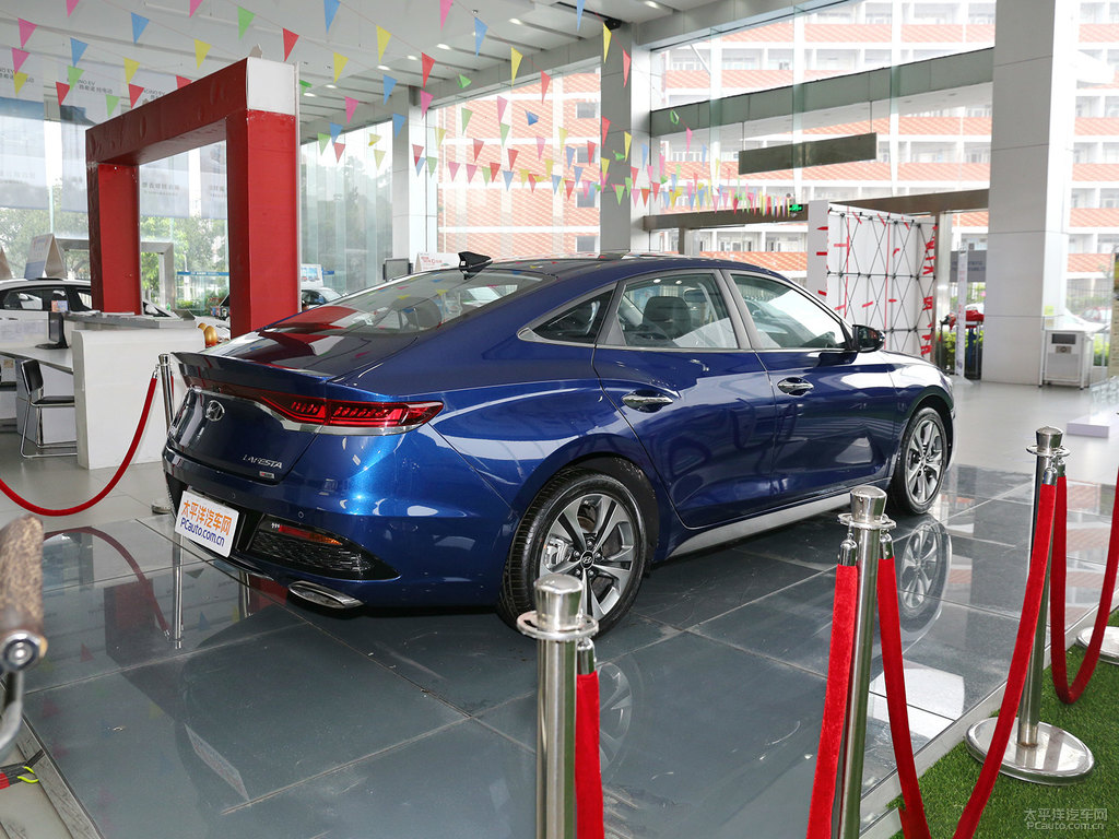 寶石藍(lán)LA FESTA菲斯塔整車外觀外觀圖片